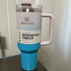 Stanley 40 oz. Quencher H2.0 FlowState Tumbler Pool Ombre